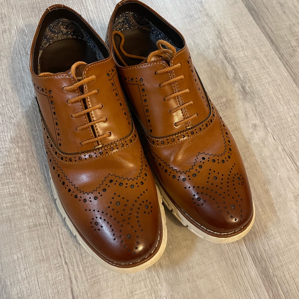 Men’s size 10 Bruno Marc brown wingtip